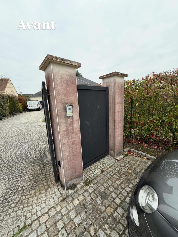 Piliers de portail en enduit avant nettoyage